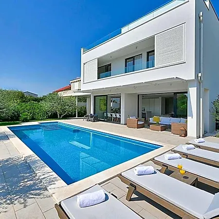 Bedroom Near Split With Pool מלון 4*