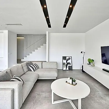 מלון Bedroom Near Split With Pool Kaštela