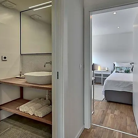 מלון Bedroom Near Split With Pool 4*