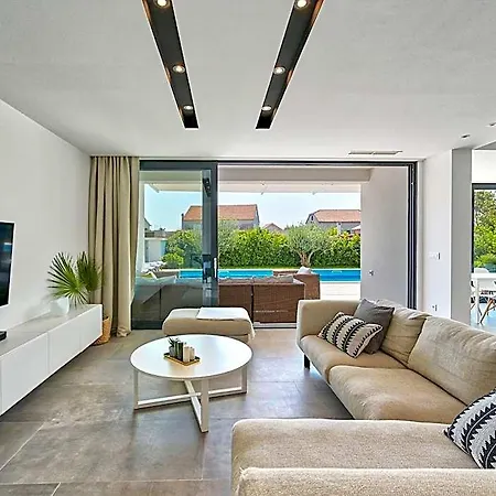 Bedroom Near Split With Pool 호텔 4*